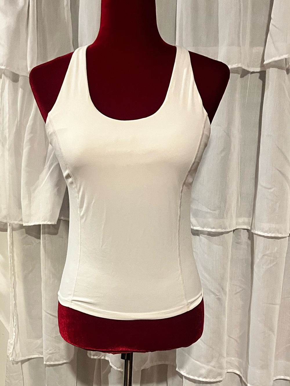 Fabletics Women’s White Workout Tank Top (Medium)
